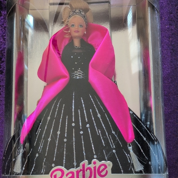 RARE ERROR Barbie in Vibrant Pink and Elegant Black Gown - Picture 16 of 16